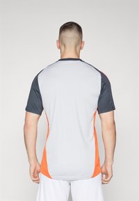 adidas Performance BENFICA LISSABON TRAINING JERSEY - Klubové oblečenie - light solid grey/semi solar red