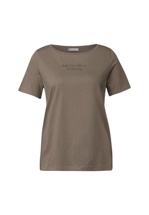 T-shirt marron à manches courtes en tissu doux, avec un col rond et un design de texte imprimé en noir sur le devant.