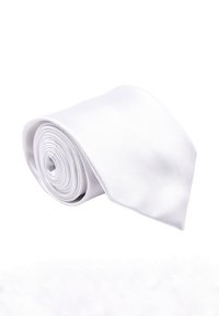 Cravatta di raso bianco, arrotolata e ordinatamente avvolta. Texture liscia, design classico con punta a punta. Colore uniforme senza motivi o accenti.