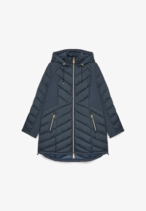 Giacca imbottita blu navy con motivo a chevron trapuntato, cappuccio regolabile, due tasche con zip e dettagli dorati per le zip.