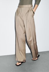Massimo Dutti DARTED - Pantalon classique - light brown