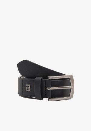 Curea din piele neagră cu o textură mată; prezintă o cataramă rectangulară din metal argintiu și detalii gravate cu logo-ul pe banda curelei.