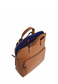 Borsa in pelle marrone con superficie testurizzata, manici doppi, foderatura interna blu, scomparti con zip e tasca frontale con zip.