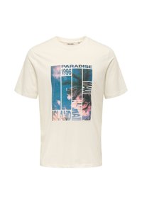Camiseta de algodón color crema con un gráfico impreso que presenta palmeras y nubes, texto en azul y blanco, cuello redondo y mangas cortas.
