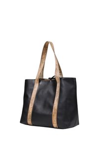 Borsa tote in pelle nera con due lunghe manici beige e un design mappale. La borsa ha una forma strutturata e una texture liscia.