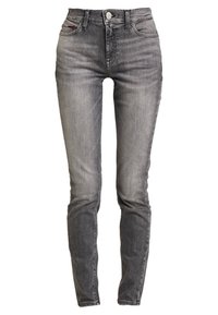 Jeans ajustados de talle alto en tela vaquera gris, con un sutil acabado desgastado, bolsillos frontales y cierre de botón.