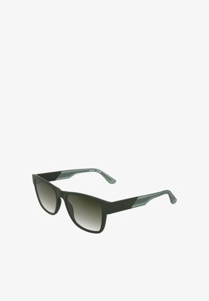 Lunettes de soleil rectangulaires vert foncé avec verres dégradés et branches texturées, inclinées pour montrer les détails latéraux et le logo de la marque sur la monture.