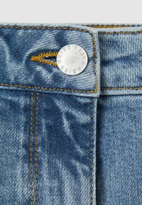 Reiss SELIN MID-RISE STRAIGHT PETITE - Avar lõikega teksad - light blue