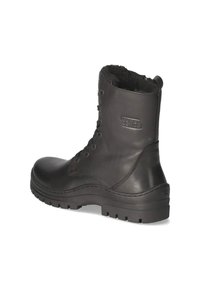 Zwarte leren enkelboot, met een gepolsterde kraag, vetersluiting, gestructureerd oppervlak, stevige zool met diepe noppen voor grip.