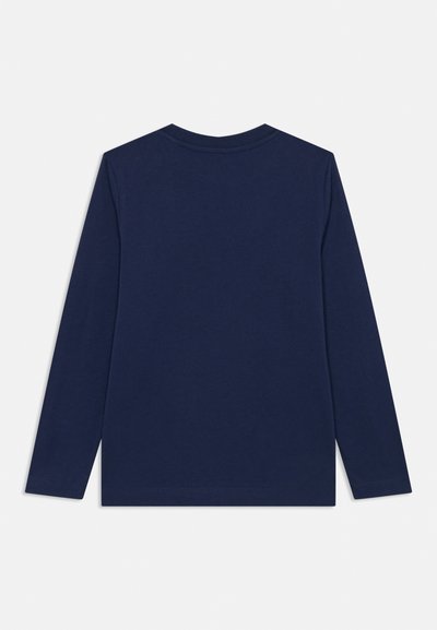 Camicia a maniche lunghe in cotone blu scuro. Scollo rotondo semplice, vestibilità rilassata e orli rifiniti. Tessuto liscio senza ulteriori motivi o accentuazioni.
