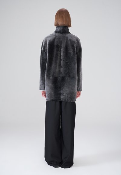 VSP TANYA - Zimní kabát - black