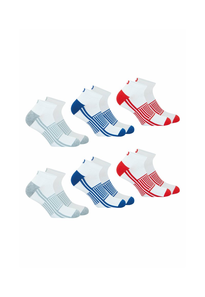 Ensemble de six chaussettes de cheville : trois blanches avec des rayures bleues, trois blanches avec des rayures rouges, avec des bords côtelés et des accents contrastants aux orteils.