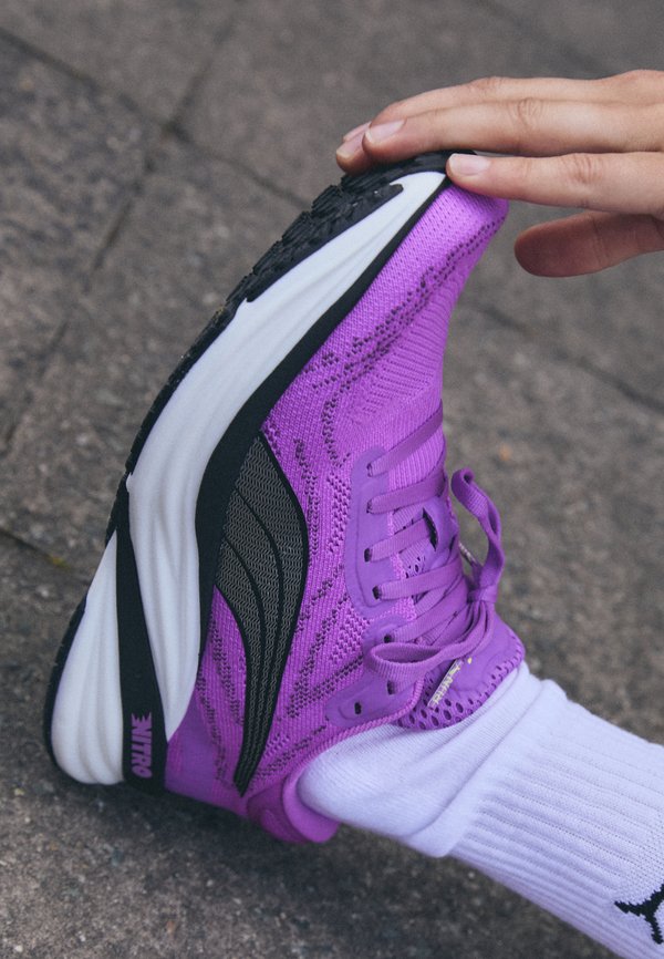 MAGNIFY - Road running shoes4