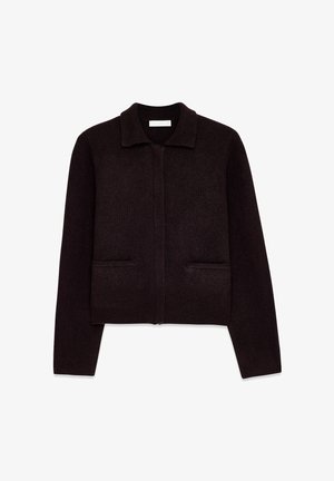 Mørkebrun cropped cardigan lavet af tekstureret stof, med krave, lynlåslukning foran og to frontlommer.