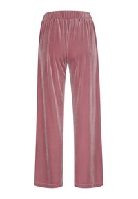 Rozā samta platās bikses ar elastīgu jostu un gludu tekstūru, ar vienkāršu dizainu bez papildu detaļām.