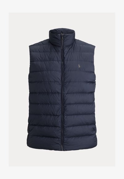 Marineblaue Steppweste, ärmelloses Design, gestepptes Material, hoher Kragen, Reißverschluss vorne, kleines Logo-Detail auf der Brust. Leichtes, warmes Material.