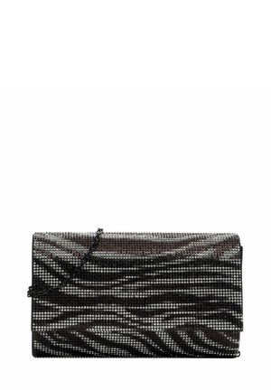 Musta ja hopea iltasalkku, jossa on teksturoitu aalto-tyylinen pinta, koristeltuna strasseilla ja varustettuna ketjuhihnalla.