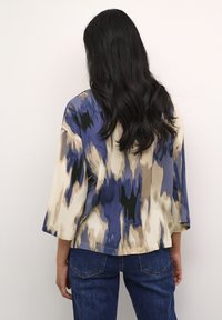 Kaffe BEATHE - Hemdbluse - blue abstract print