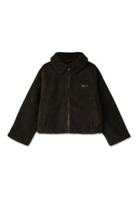 Giacca in pelliccia sintetica verde scuro e morbida, con colletto, zip frontale e tasche laterali. Presenta un sottile ricamo del marchio.