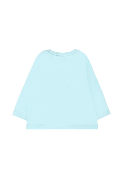 Chemise à manches longues bleu clair avec un col rond. Tissu en coton, texture lisse et manches à ourlets. Pas de motifs ni d'éléments décoratifs.