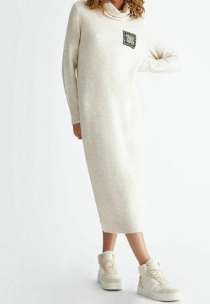 Pletené šaty - white