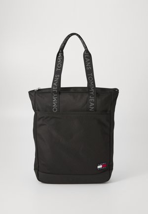 Sac fourre-tout Tommy Jeans noir avec poignées de marque et poche avant, arborant un petit logo Tommy Jeans en bas à droite.