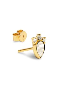 Goldene Steckerohrringe zeigen ein herzförmiges Design mit einer glatten Perlmutt-Einlage und drei klaren Steinen oben, gesichert mit einer runden Rückseite.