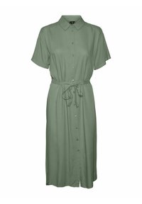 Robe chemise verte à manches courtes en tissu doux, avec un design à bouton sur le devant, une taille ceinturée et un ourlet au genou.
