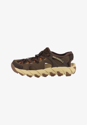 Sandalia deportiva Merrell marrón y beige con puntera cerrada, cordones elásticos ajustables y lados abiertos para la ventilación.