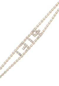 Aranyszínű karkötő, amelyen tiszta rhinestone-ok négyzetes és téglalap alakú mintákba rendezve találhatók, szilárd és üreges láncszemek keverékével.