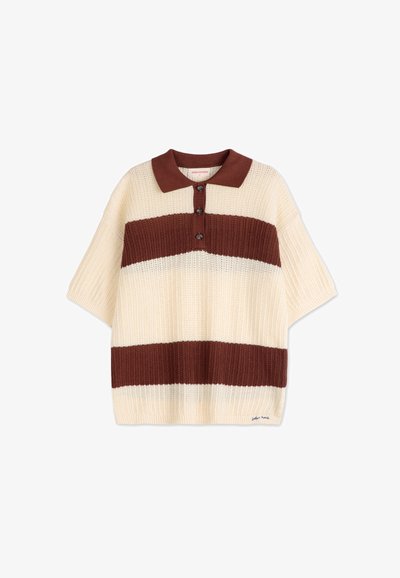 Polo tričko s krátkým rukávem s alternujícími krémovými a burgundskými pruhy, texturovaným úpletem, límcem na knoflíky a malým logem značky na lemu.