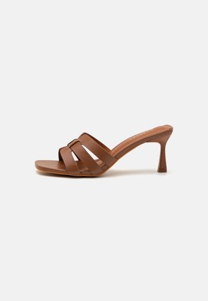 GEMMA - Heeled mules - brown