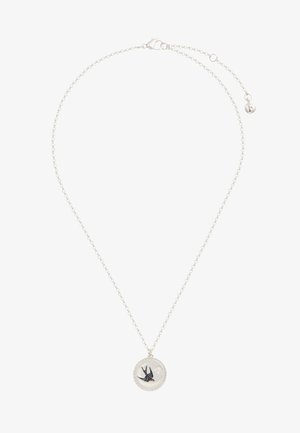 Hõbedane kaelakee õrna kettaga. Sellel on ümmargune ripats, millel on musta ja punase linnu kujundus ning tekstureeritud ääris.