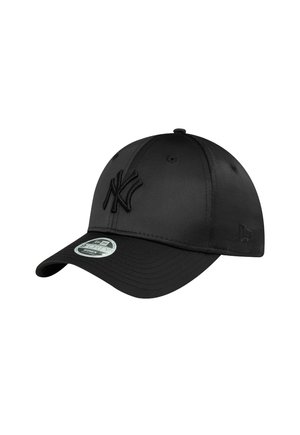 Black fitted cap with an embroidered NY logo. Made of smooth fabric, it features a curved visor and ventilation holes on the crown.