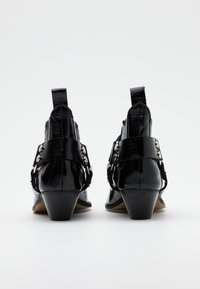 L37 Ankle boot