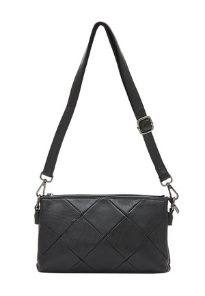 Borsa a tracolla nera in pelle trapuntata. Caratterizzata da una forma rettangolare, una tracolla regolabile e una chiusura superiore con zip. Accenti in metallo argentato.