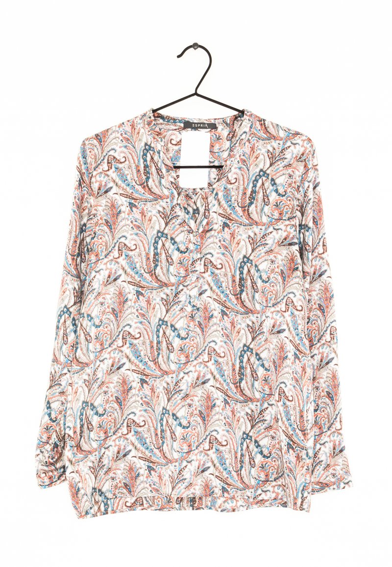 Langärmlige Bluse mit Paisleymuster in Blau, Rost und Creme. Schlüssel-ausschnitt und leichtes Material mit weicher Textur.