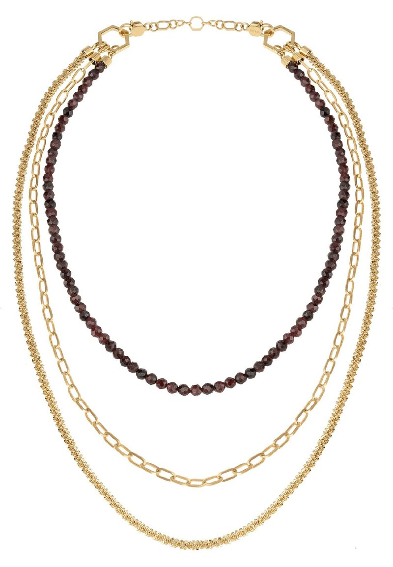 Guld flerlagringshalsband med tre kedjor: en med mörka pärlor, en med ovala länkar och en fint tvinnad guldkedja.