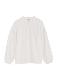 Weiße Bluse mit langen Ärmeln, gesammelt am hohen Halsausschnitt und elastischen Bündchen, mit subtilen Raffung Details an den Oberärmeln.