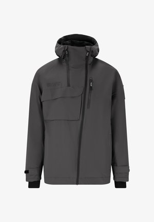 Grijze weersbestendige jas met een kap, met een voorzak, een borstzak en verstelbare manchetten. Glad van textuur en eenvoudig van ontwerp.