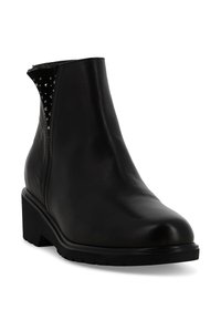 Stivaletti alla caviglia in pelle nera con pannello laterale testurizzato decorato con borchie. Punta quadrata e tacco basso a blocco per garantire stabilità. Aspetto liscio ed elegante.