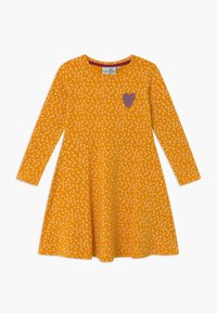 Pitkähihaista oranssia puuvillamekkoa, jossa on kukkakuosi. Rinnassa violetti sydänapplikaatio. Helma on liehukemallinen.