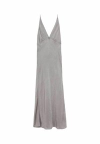 Vestito slip grigio chiaro con scollatura a V, spalline sottili e una superficie leggermente texture. Presenta una vestibilità comoda e un orlo di lunghezza media.