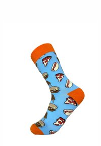 Blå sokker med en orange kant, der har mønstre af pizza, hotdogs, burgere og ispinde. Tekstureret, elastisk stof for komfort.