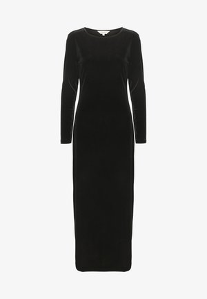 Fekete bársony hosszúujjú ruha kerek nyakkivágással, testhezálló fazonnal és földig érő kialakítással, sima textúrával és minimális díszítéssel.