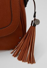Anna Field Taška s příčným popruhem - cognac