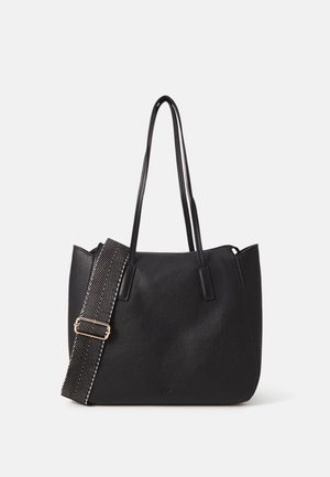 Sac cabas en cuir noir avec deux fines poignées et une large bandoulière réglable à motif noir et blanc avec boucle dorée.