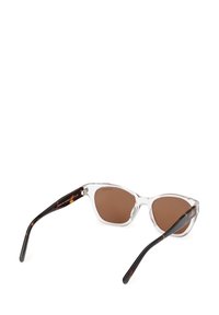 Kissakuvioiset aurinkolasit, joissa on kirkkaat kehykset, ruskeat linssit ja kilpikonnakuosi templeissa. Suorat, kaarevat varret, joissa on hienovarainen brändäys.