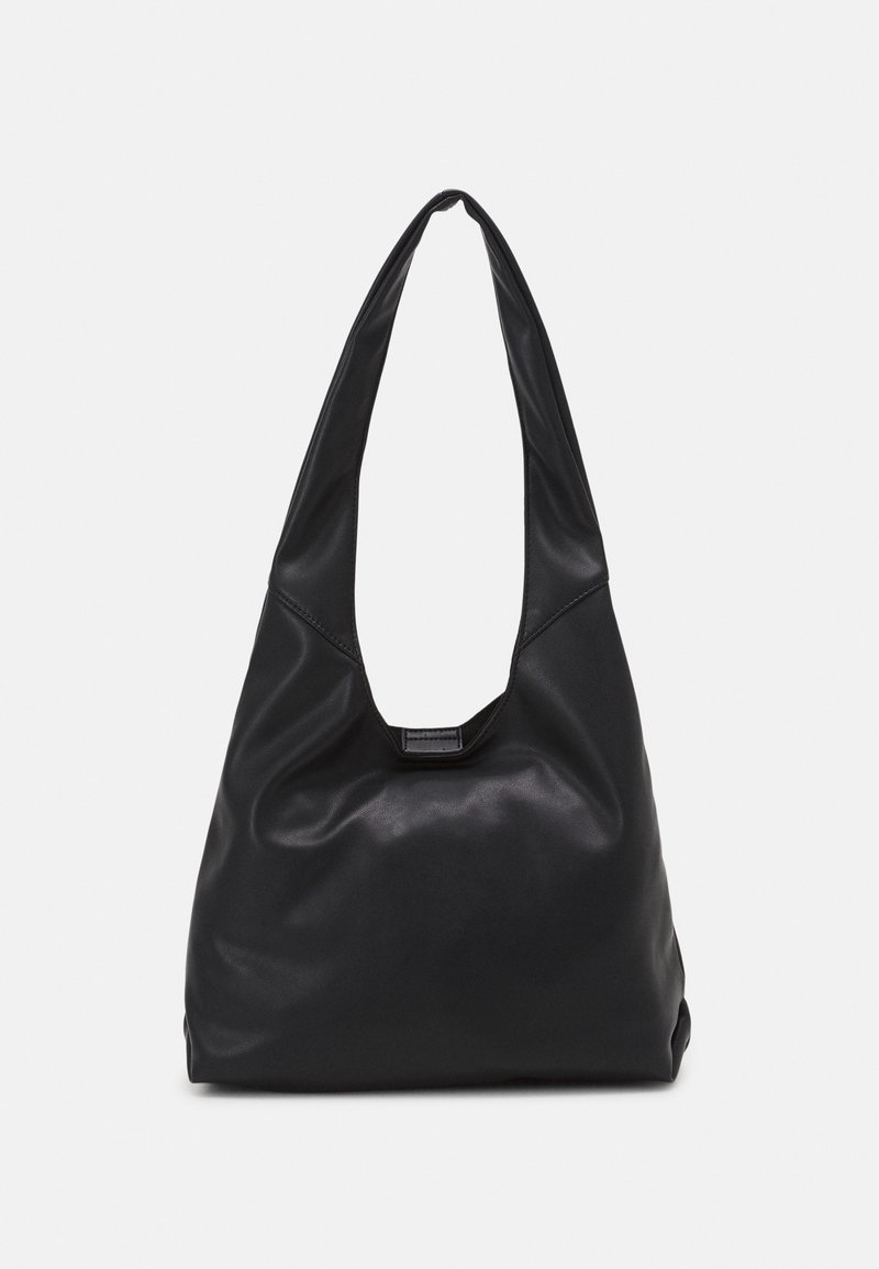 Grand sac à épaule en cuir noir souple avec une large sangle en boucle et un détail simple de couture sur fond blanc.