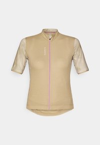 Kortermet sykkeltrøye i beige med strukturert stoff, en rosa glidelås, og en subtil logo på forsiden. Slim fit-design, høy krage.